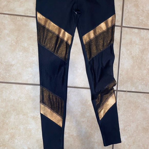 Beyond yoga limited quantity legging NWT - Picture 5 of 8